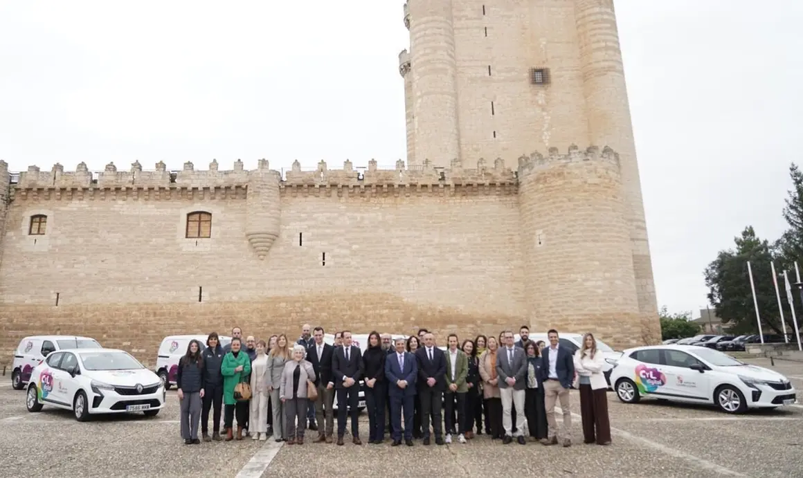 El consejero de Movilidad y Transformación Digital, José Luis Sanz Merino, y el presidente de la Diputación de Valladolid, Conrado Íscar, inauguran la jornada de presentación del programa ‘CyL Digital Rural’. Foto: Rubén Cacho.