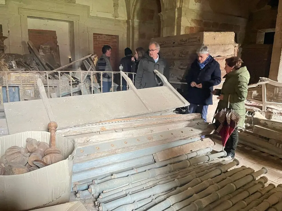 Cultura inicia la limpieza de la sacristía del Monasterio de Sandoval que albergará el depósito del Museo de León.