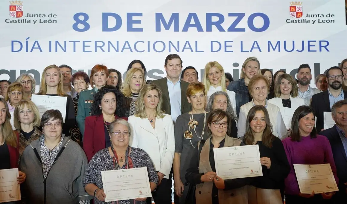 El presidente de la Junta de Castilla y León, Alfonso Fernández Mañueco, participa en el acto institucional del Gobierno Autonómico con motivo del Día Internacional de la Mujer.