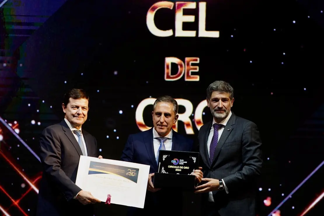 El presidente y CEO de RMD (Reciclado de Materiales Diversos), Adolfo López Aguayo recogió este viernes “enormemente agradecido y súper satisfecho” el premio Círculo de Oro 2024 que otorga el Círculo Empresarial Leonés. Fotos: Campillo | Isaac Llamazares