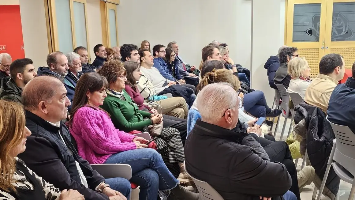 Javier Cendón, durante su encuentro con la militancia.