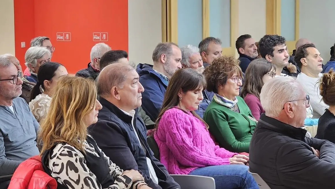 Javier Cendón, durante su encuentro con la militancia.