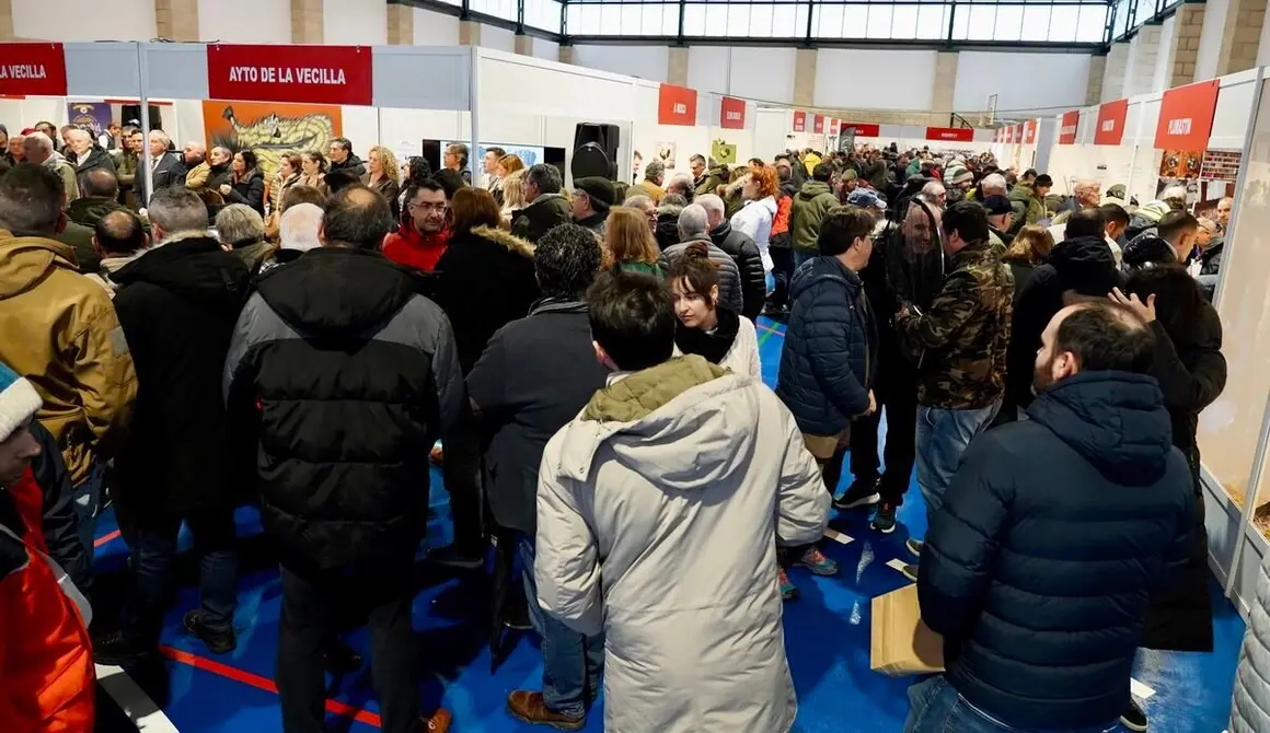 El delegado del Gobierno en Castilla y León, Nicanor Sen, y la vicesecretaria general del PSOE de Castilla y León, Nuria Rubio, asisten a la XXVI Feria de la Pluma y la Pesca de La Vecilla