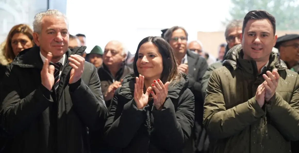 El delegado del Gobierno en Castilla y León, Nicanor Sen, y la vicesecretaria general del PSOE de Castilla y León, Nuria Rubio, asisten a la XXVI Feria de la Pluma y la Pesca de La Vecilla