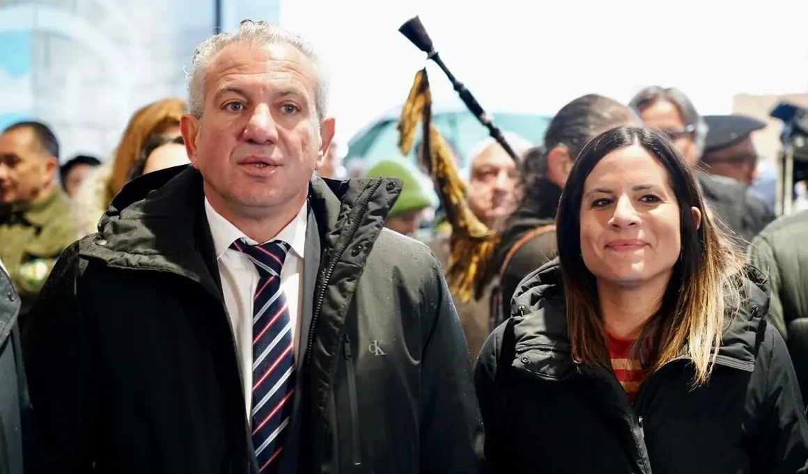 El delegado del Gobierno en Castilla y León, Nicanor Sen, y la vicesecretaria general del PSOE de Castilla y León, Nuria Rubio, asisten a la XXVI Feria de la Pluma y la Pesca de La Vecilla