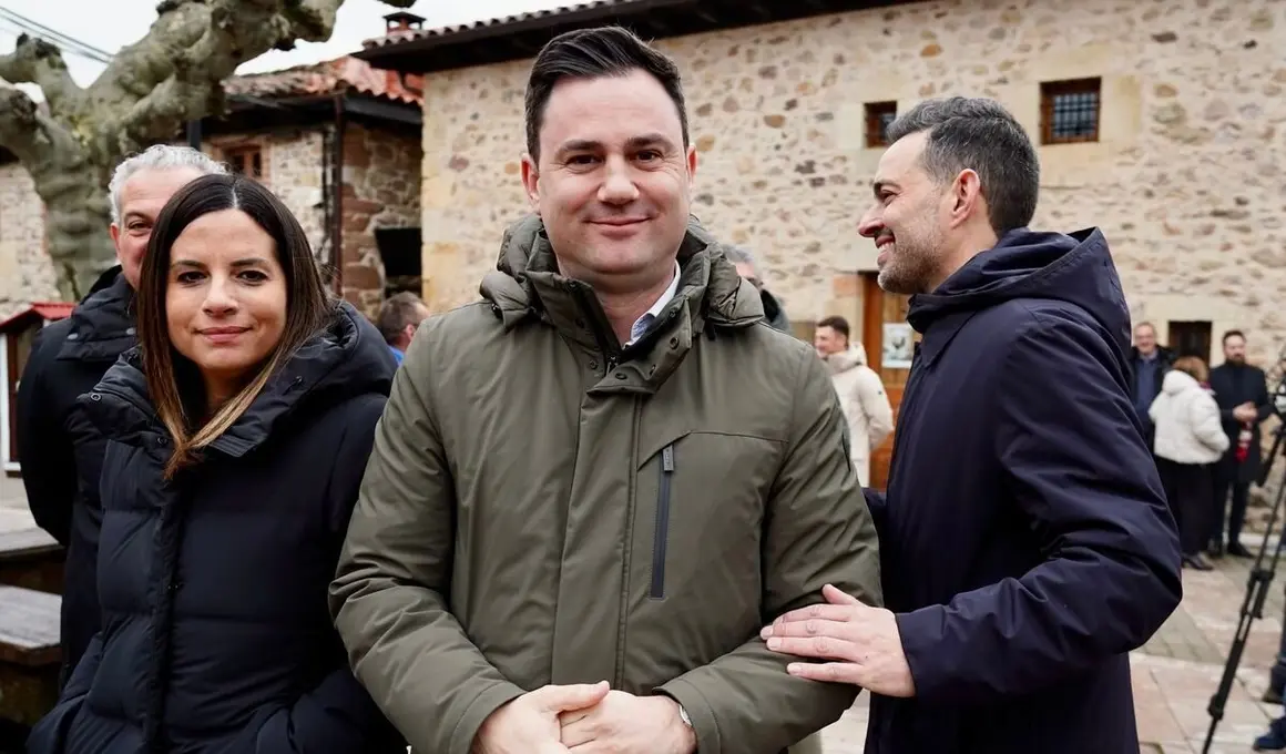 El delegado del Gobierno en Castilla y León, Nicanor Sen, y la vicesecretaria general del PSOE de Castilla y León, Nuria Rubio, asisten a la XXVI Feria de la Pluma y la Pesca de La Vecilla