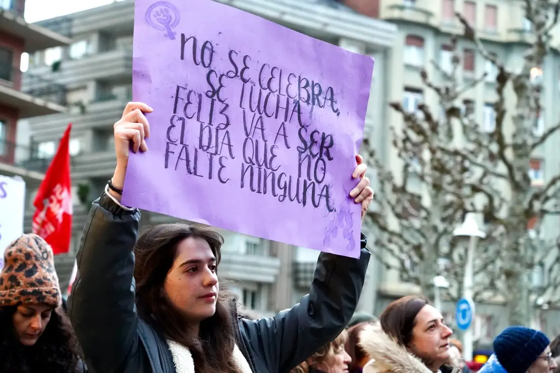 Manifestación convocada por la Comisión 8M de León en la que participa la vicesecretaria general del PSOE de Castilla y León, Nuria Rubio, y la secretaria de Igualdad del PSOE de Castilla y León, Lorena del Valle entre otras autoridades