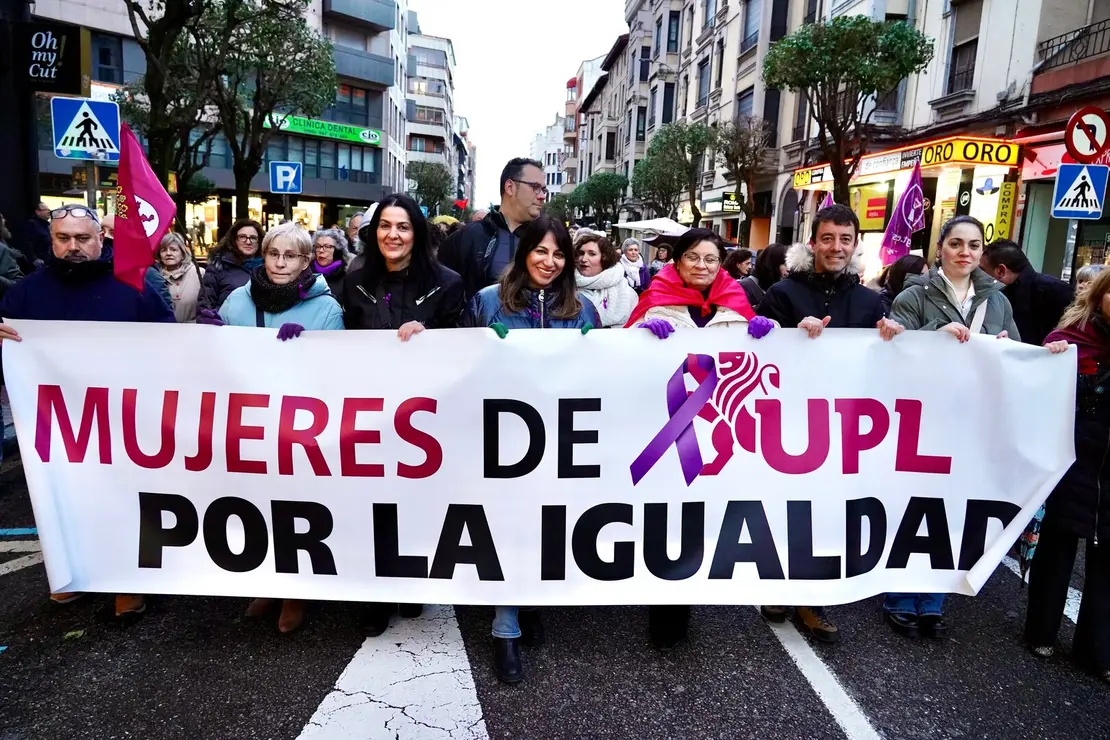 Manifestación convocada por la Comisión 8M de León en la que participa la vicesecretaria general del PSOE de Castilla y León, Nuria Rubio, y la secretaria de Igualdad del PSOE de Castilla y León, Lorena del Valle entre otras autoridades