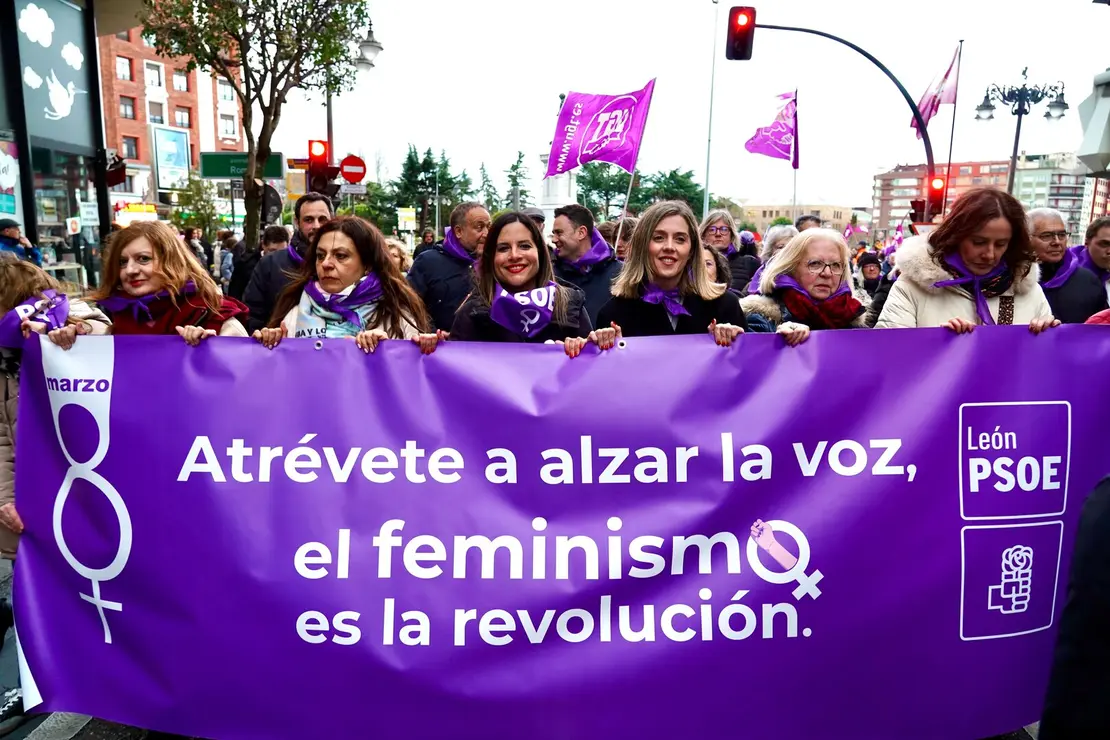 Manifestación convocada por la Comisión 8M de León en la que participa la vicesecretaria general del PSOE de Castilla y León, Nuria Rubio, y la secretaria de Igualdad del PSOE de Castilla y León, Lorena del Valle entre otras autoridades