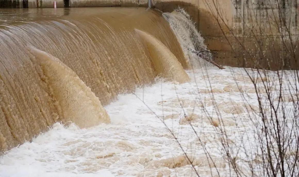 Crecida del río Bernesga a su paso por la capital leonesa