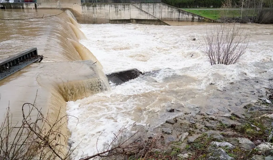 Crecida del río Bernesga a su paso por la capital leonesa