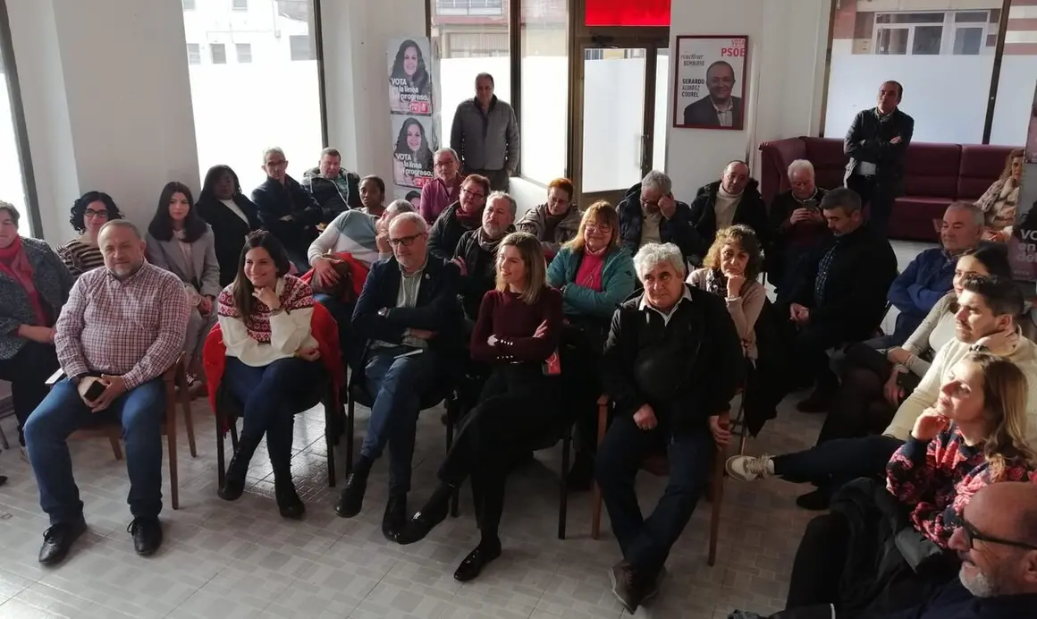 Cendón continúa su campaña para las primarias del PSOE con un encuentro con Juventudes Socialistas y otro con la agrupación de Boñar, donde participaron militantes de La Ercina, y un tercer encuentro con socialistas de Bembibre.