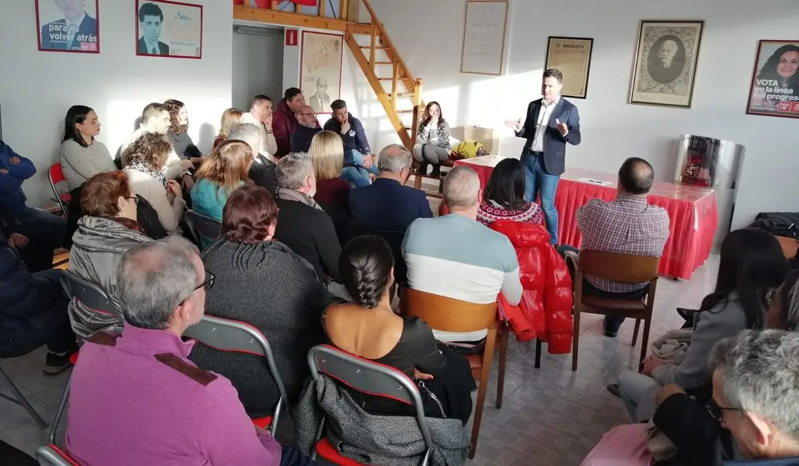 Cendón continúa su campaña para las primarias del PSOE con un encuentro con Juventudes Socialistas y otro con la agrupación de Boñar, donde participaron militantes de La Ercina, y un tercer encuentro con socialistas de Bembibre.