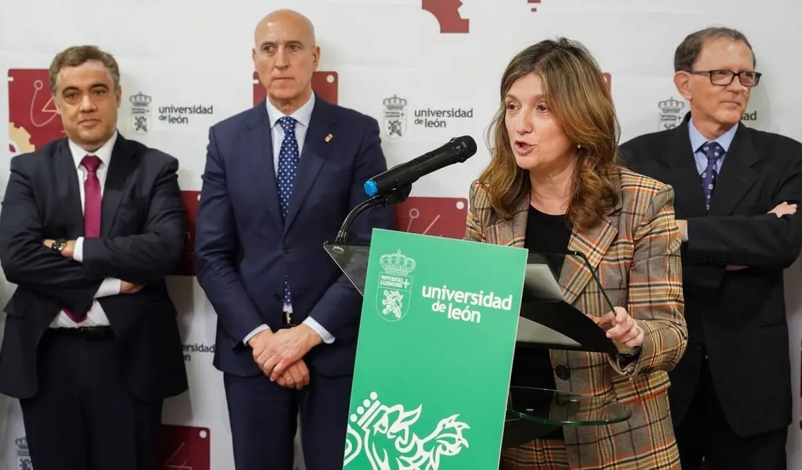 La rectora de la Universidad de León, Nuria González, presenta el Instituto de Investigación en Ingeniería i4 de la ULE, acompañada de su director, Antonio Morán Palao, y el director general de Tresca Ingeniería, Francisco Carro de Lorenzo. Asisten al acto el alcalde, José Antonio Diez, y el subdelegado del Gobierno, Héctor Alaiz