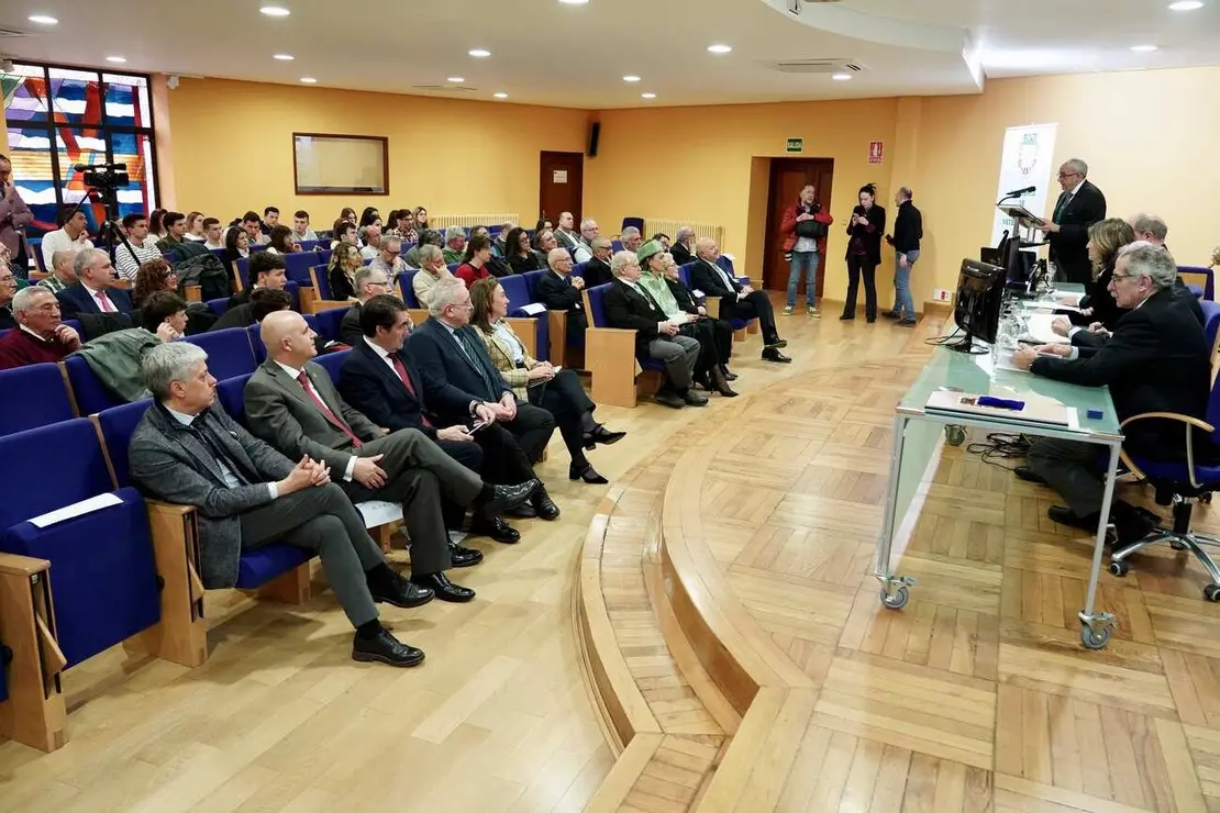 Toma de posesión de Lorena de la Fuente Ruiz como integrante de la Academia de Ciencias Veterinarias de Castilla y León (11)