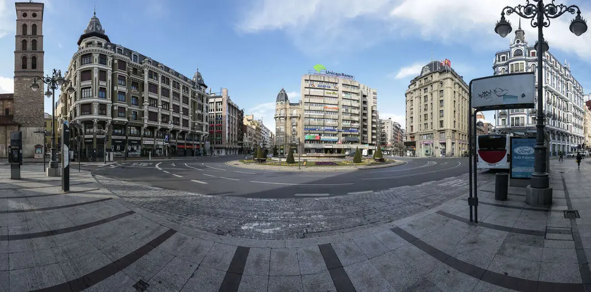 Dos fotógrafos de la agencia Ical, Campillo y César Sánchez, captan con sus cámaras el latido detenido de León y Ponferrada. El confinamiento paraba el tiempo, y las vidas.