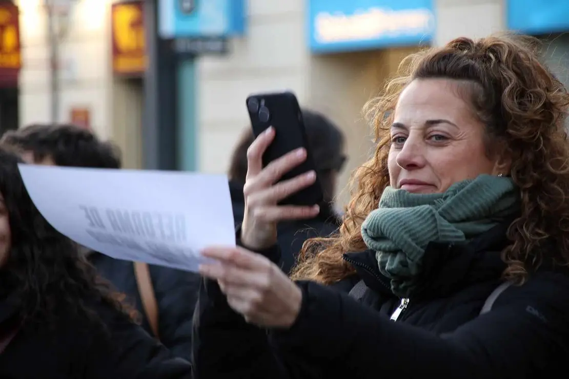 Concentración de trabajadores sociales tras el asesinato de una educadora en Badajoz