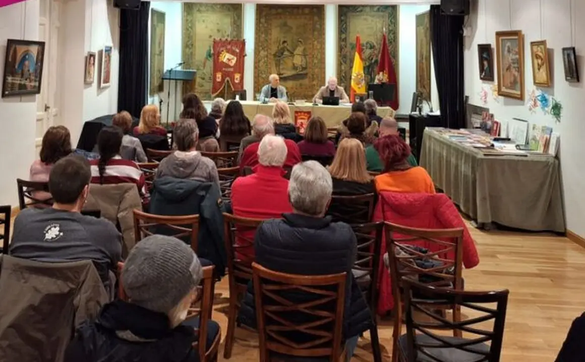 Presentación del libro 'Autonomía Leonesa. Vías legales para conseguirla' de Bernardo Luis García Angulo en la Casa de León en Madrid.4