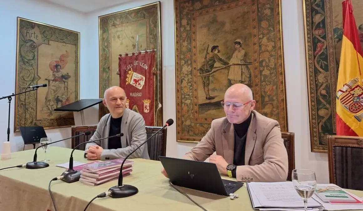 Presentación del libro 'Autonomía Leonesa. Vías legales para conseguirla' de Bernardo Luis García Angulo en la Casa de León en Madrid.3