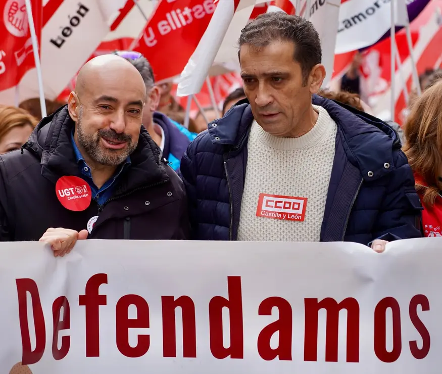 UGT y CCOO convocan una manifestación bajo el lema ‘Defendamos nuestra sanidad pública. Defendamos nuestros derechos’. Los organizadores atienden a los medios al inicio de la marcha, que finaliza en la Consejería de Sanidad.