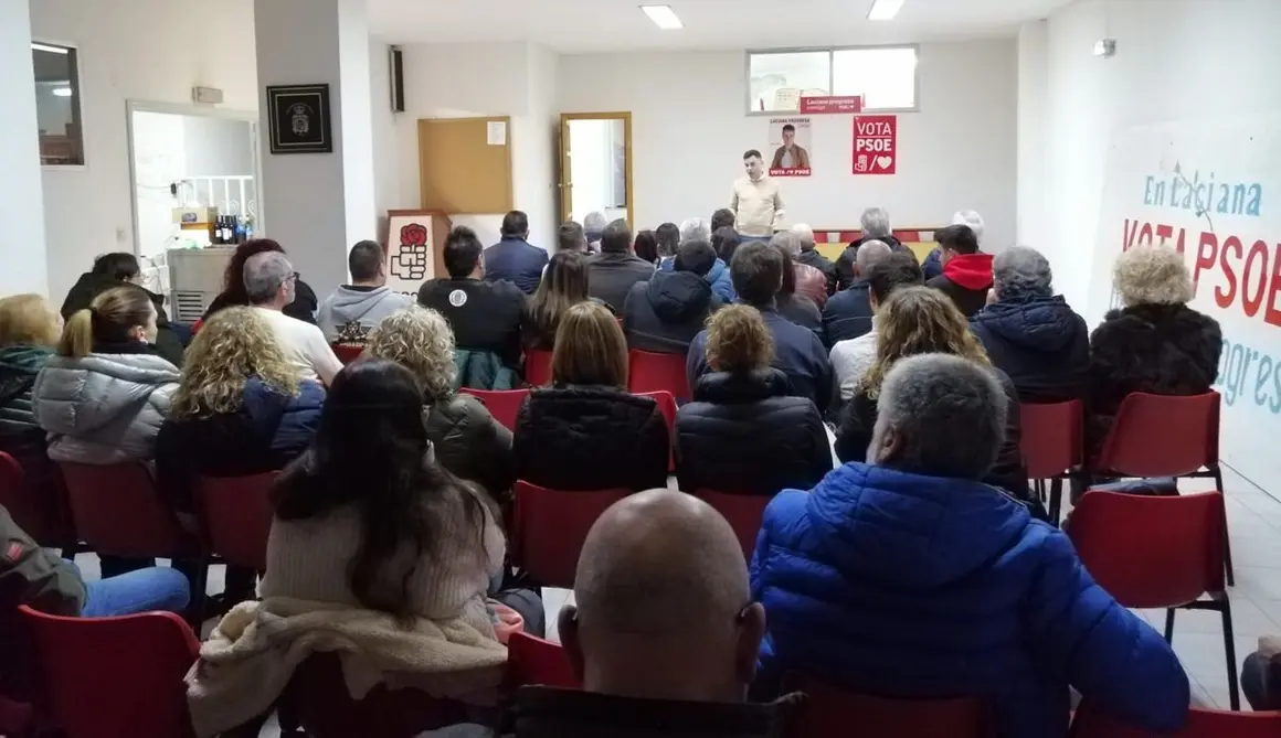 Cendón finaliza su campaña para las primarias del PSOE de León en un acto en Villablino.