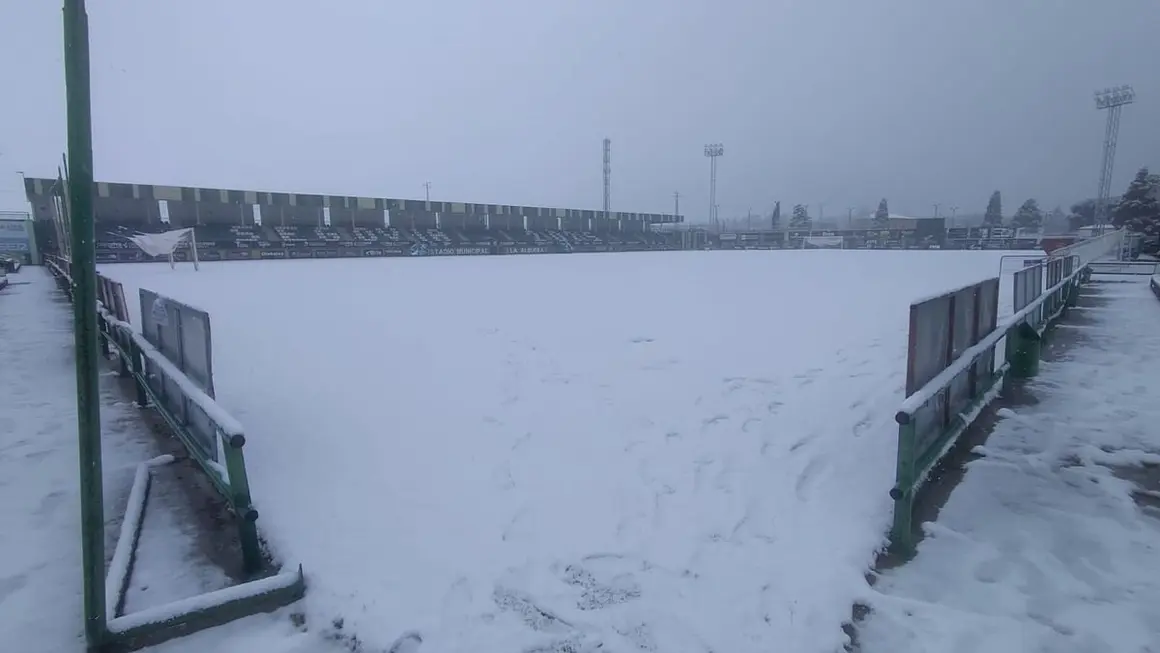 Situación actual del estadio municipal de La Albuera en Segovia. Foto: Reinu de Llión.