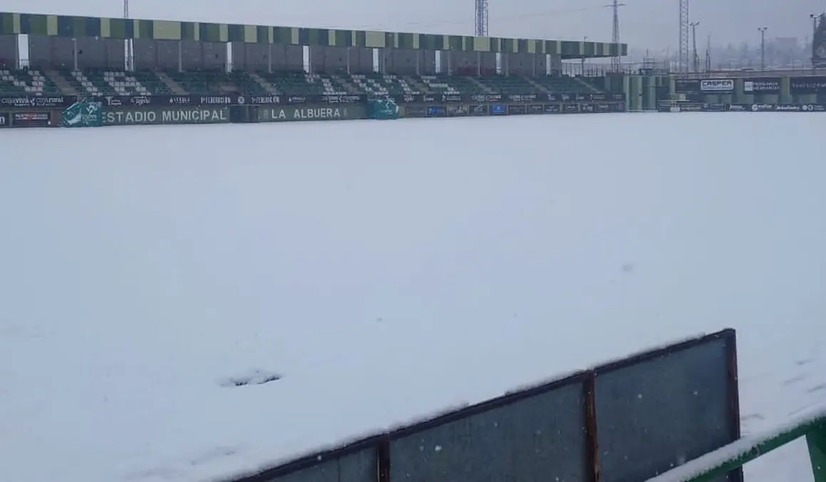 Situación actual del estadio municipal de La Albuera en Segovia. Foto: Reinu de Llión.