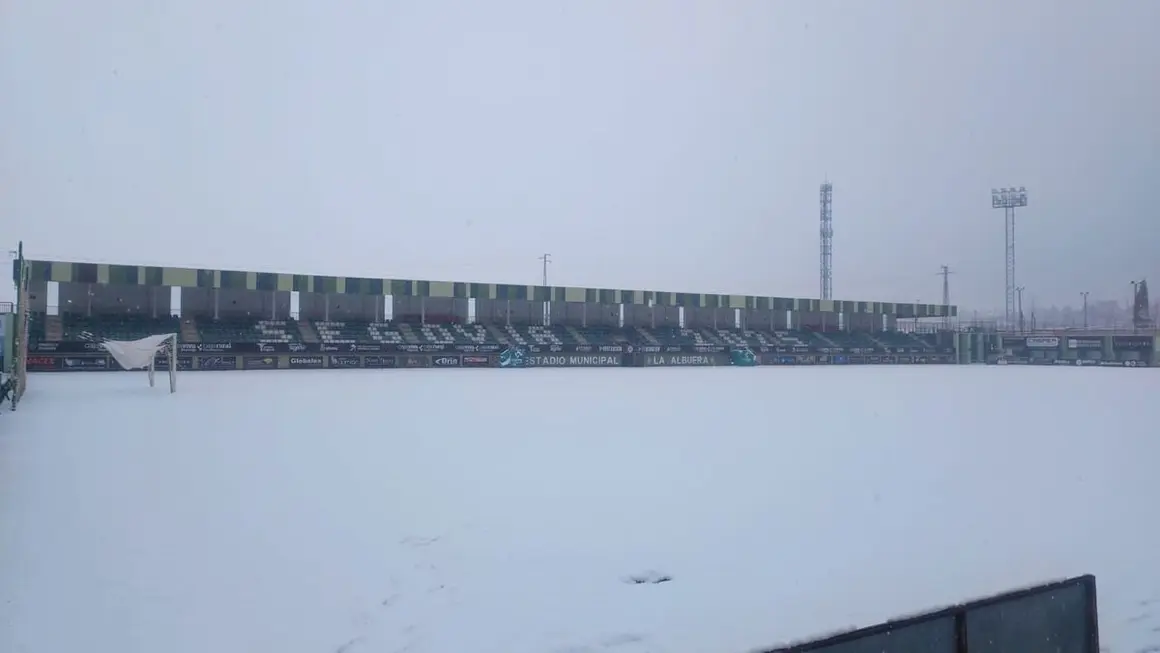 Situación actual del estadio municipal de La Albuera en Segovia. Foto: Reinu de Llión.