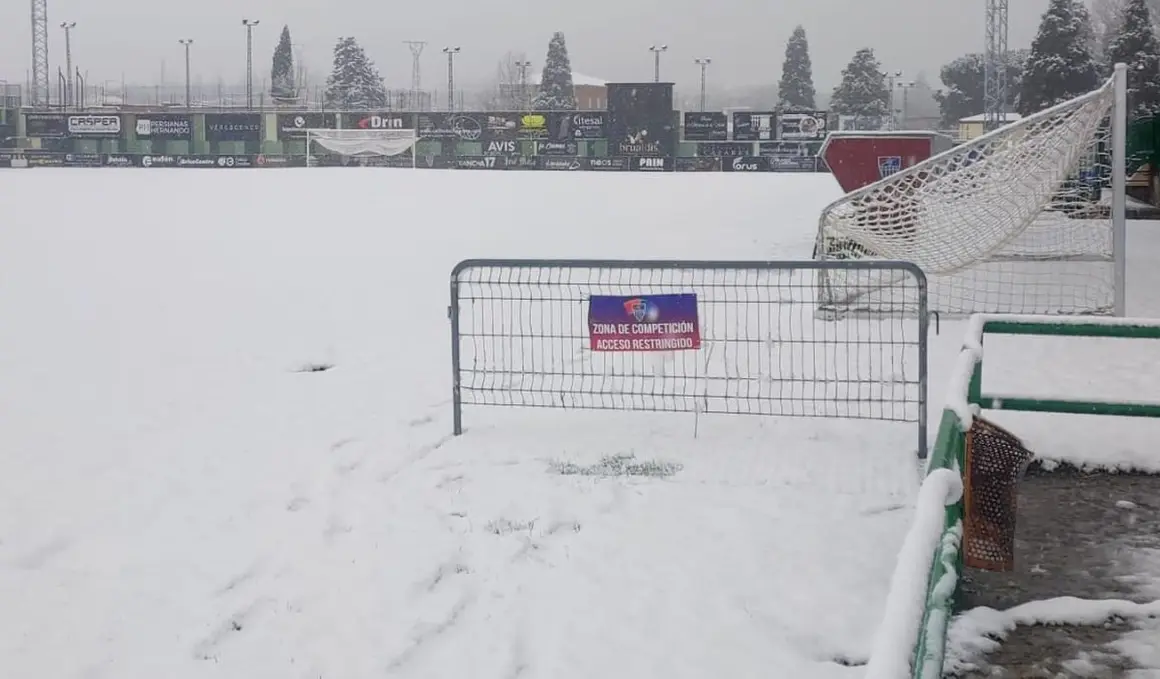 Situación actual del estadio municipal de La Albuera en Segovia. Foto: Reinu de Llión.