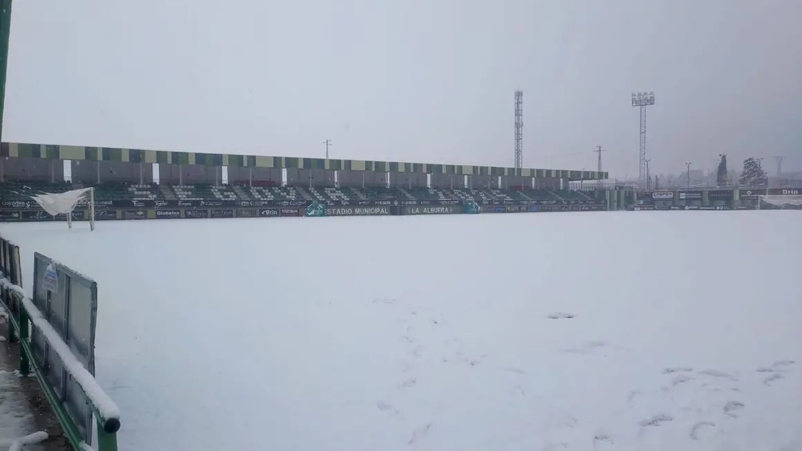 Situación actual del estadio municipal de La Albuera en Segovia. Foto: Reinu de Llión.