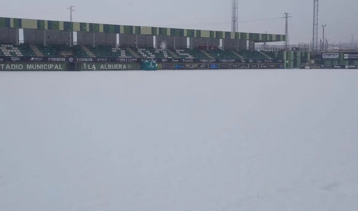 Situación actual del estadio municipal de La Albuera en Segovia. Foto: Reinu de Llión.