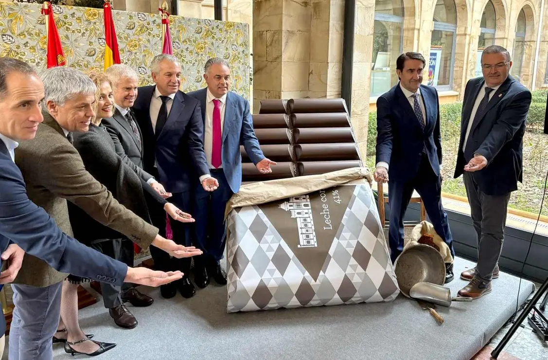 El Salón Internacional del Chocolate de Astorga reúne este fin de semana a una veintena de expositores y ofrece charlas, catas y demostraciones gratuitas.