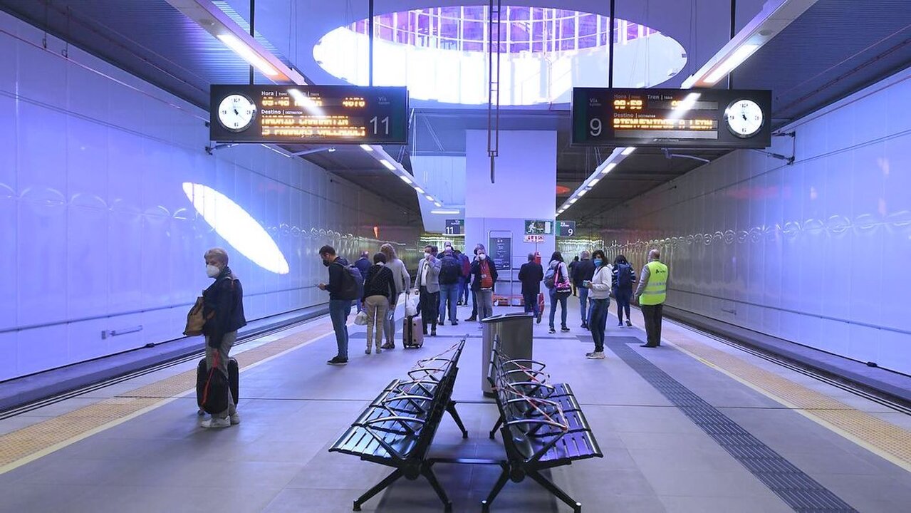 Imagen del interior de la estación del AVE en León.