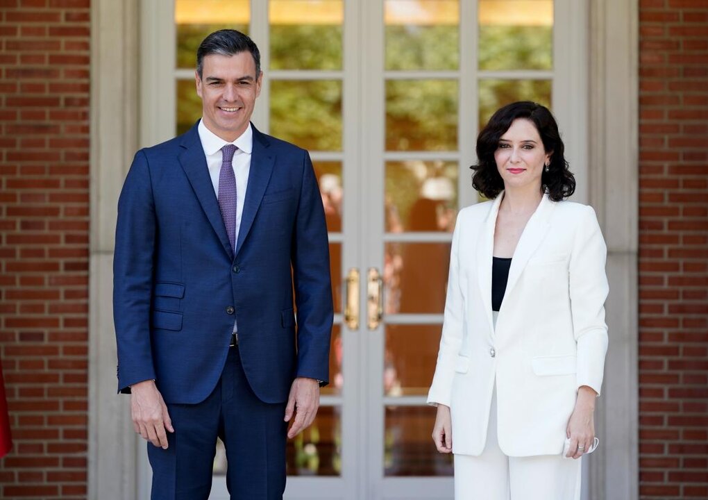 Ayuso, durante un encuentro con Pedro Sánchez en Moncloa.