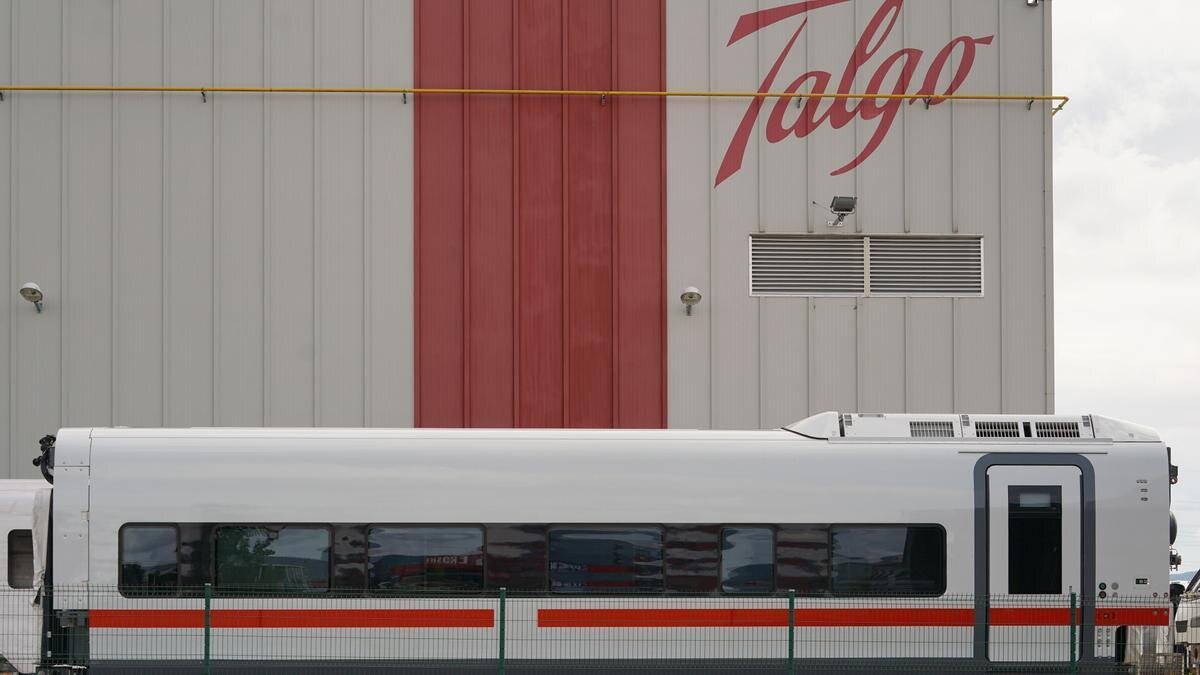 El consejo de administración de Talgo ha decidido iniciar negociaciones con el grupo industrial Sidenor para analizar "una posible transacción".