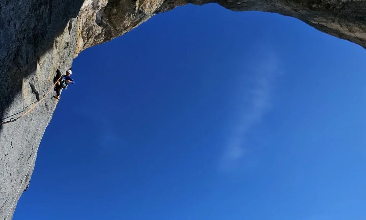 Los escaladores, durante la apertura de la nueva y emblemática vía en Picos de Europa.