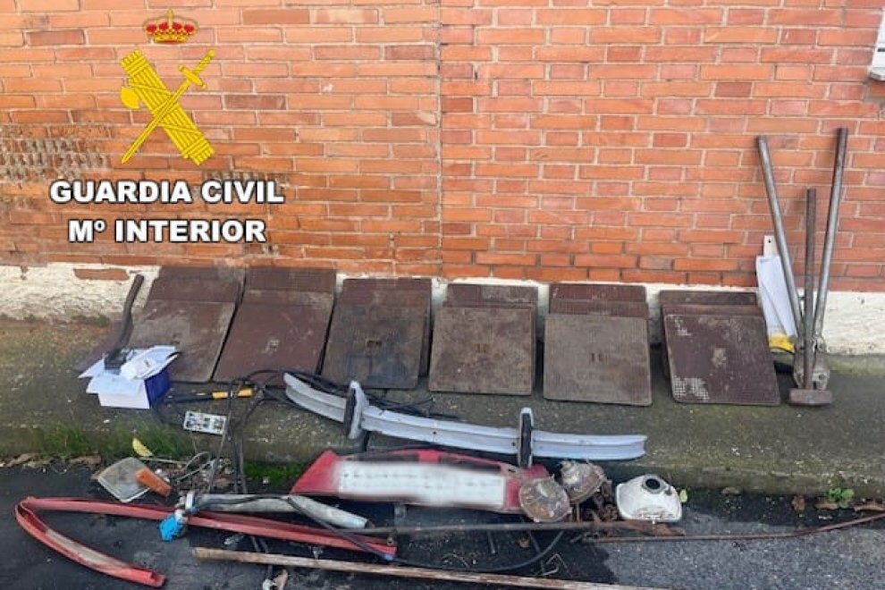 Imagen del material recuperado por la Guardia Civil.