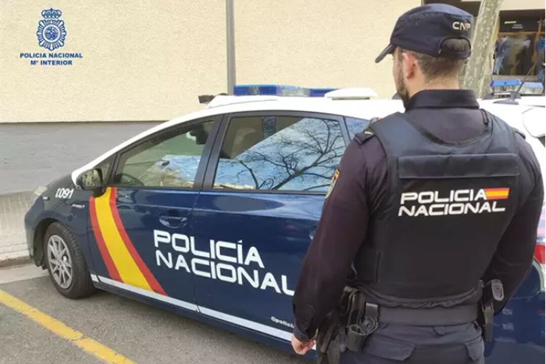 Efectivos de la Policía Nacional, durante una  intervención.