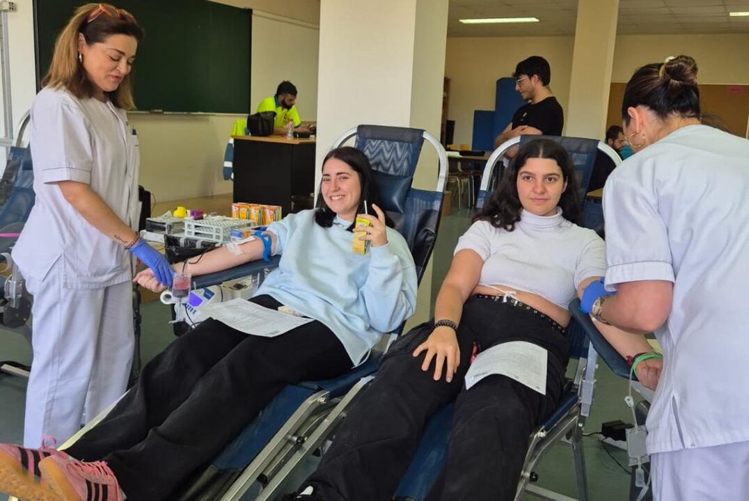 Imagen de las donaciones de estudiantes universitarios en el campus de Ponferrada.