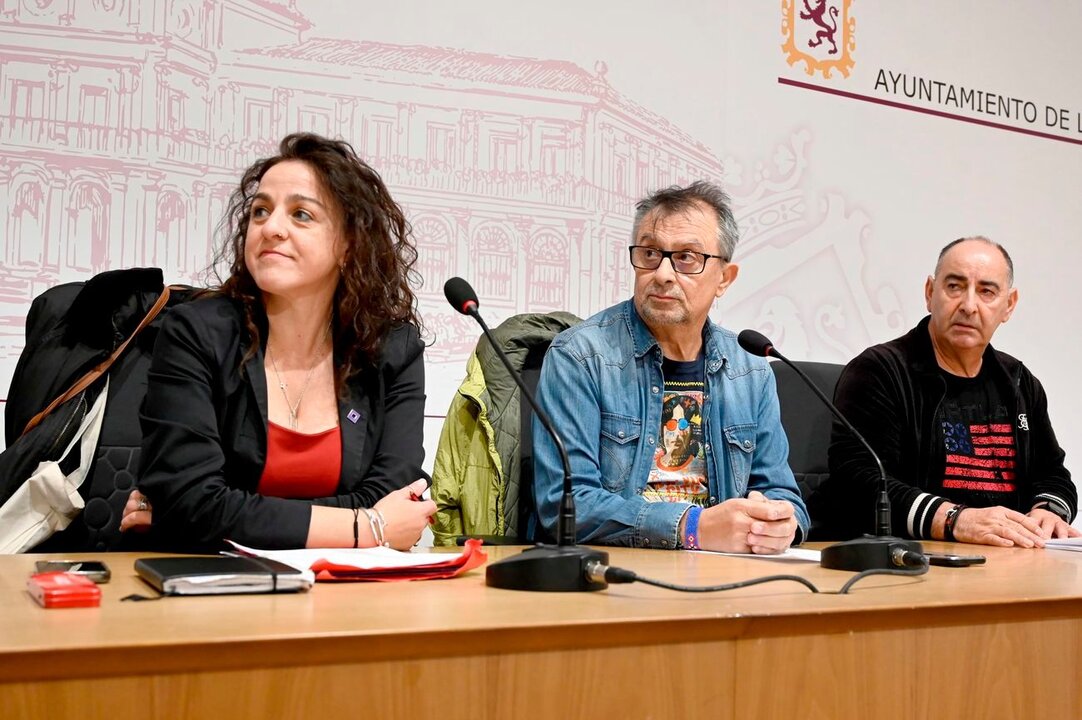 Representantes de Comisiones Obreras, la Unión General de los Trabajadores, la Confederación General del Trabajo y la Unión Sindical Obrera de León informan sobre la manifestación 10 de noviembre por el futuro de la provincia. Foto: Campillo