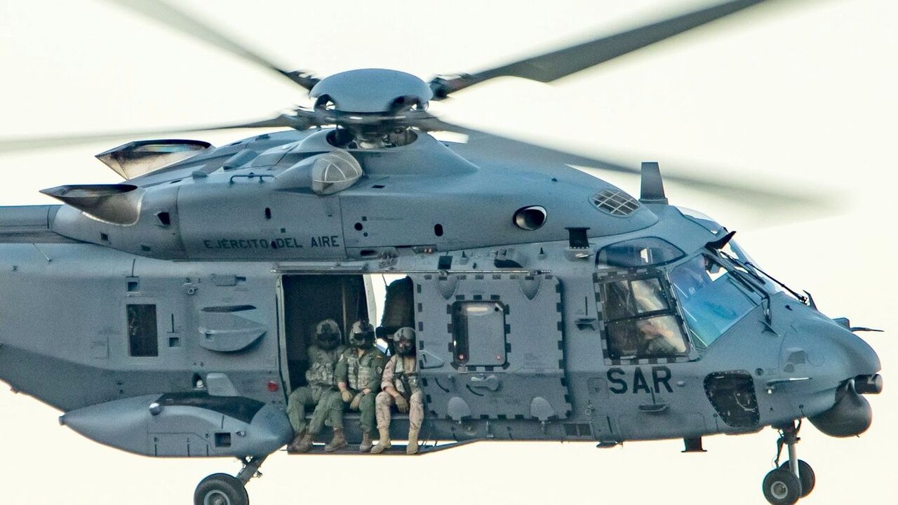 Imagen del helicóptero de rescate empleado por el Ejército.