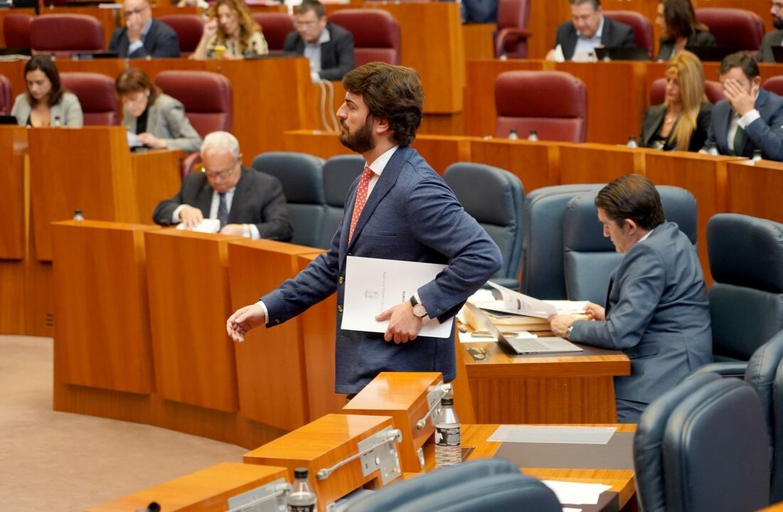 El portavoz del Grupo de Vox, Juan García-Gallardo, durante la segunda jornada del pleno de las Cortes de Castilla y León.