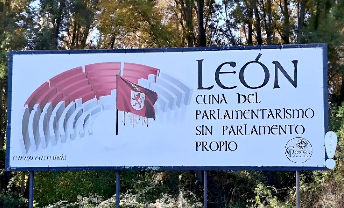 Imagen de la nueva valla de publicidad promovida por Conceyu País Leonés y visible a la entrada de León capital.