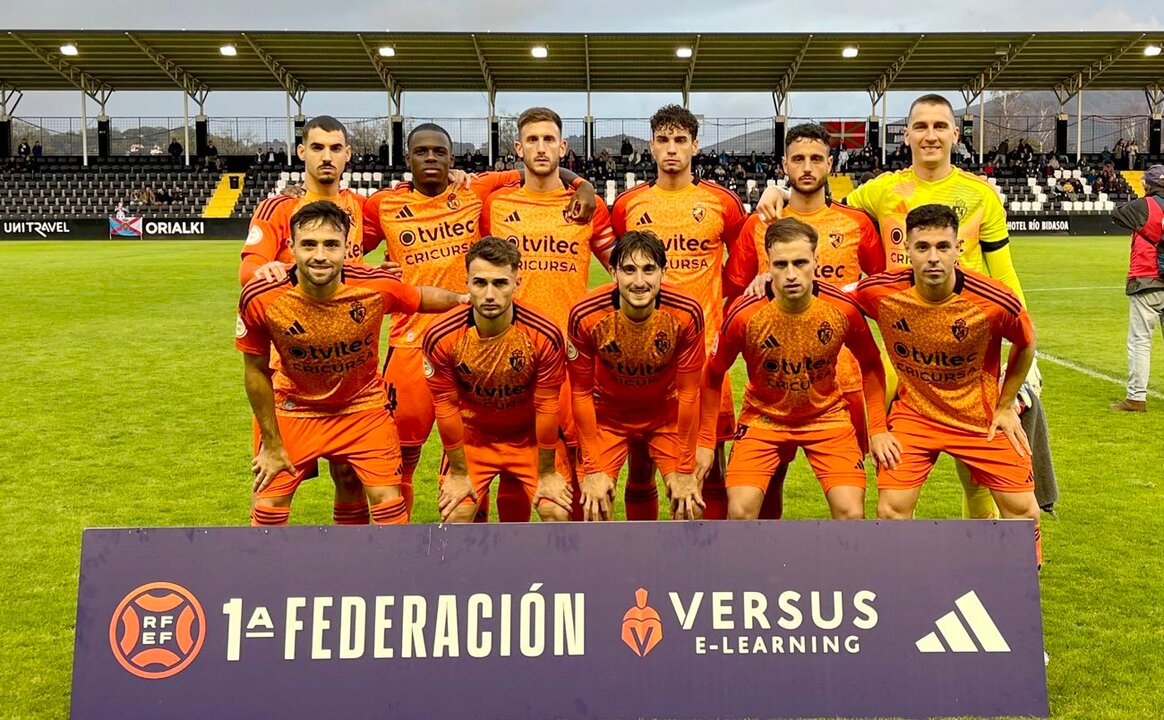 El once inicial de la Ponferradina, momentos antes de saltar sobre el terreno de juego.