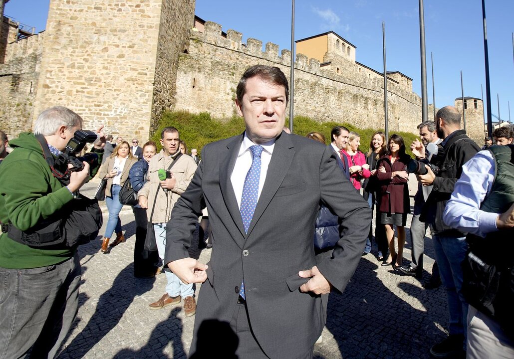 El presidente de la Junta de Castilla y León, Alfonso Fernández Mañueco, afirmó hoy que su intención es “agotar la legislatura” y, por tanto, no se plantea un adelanto electoral.