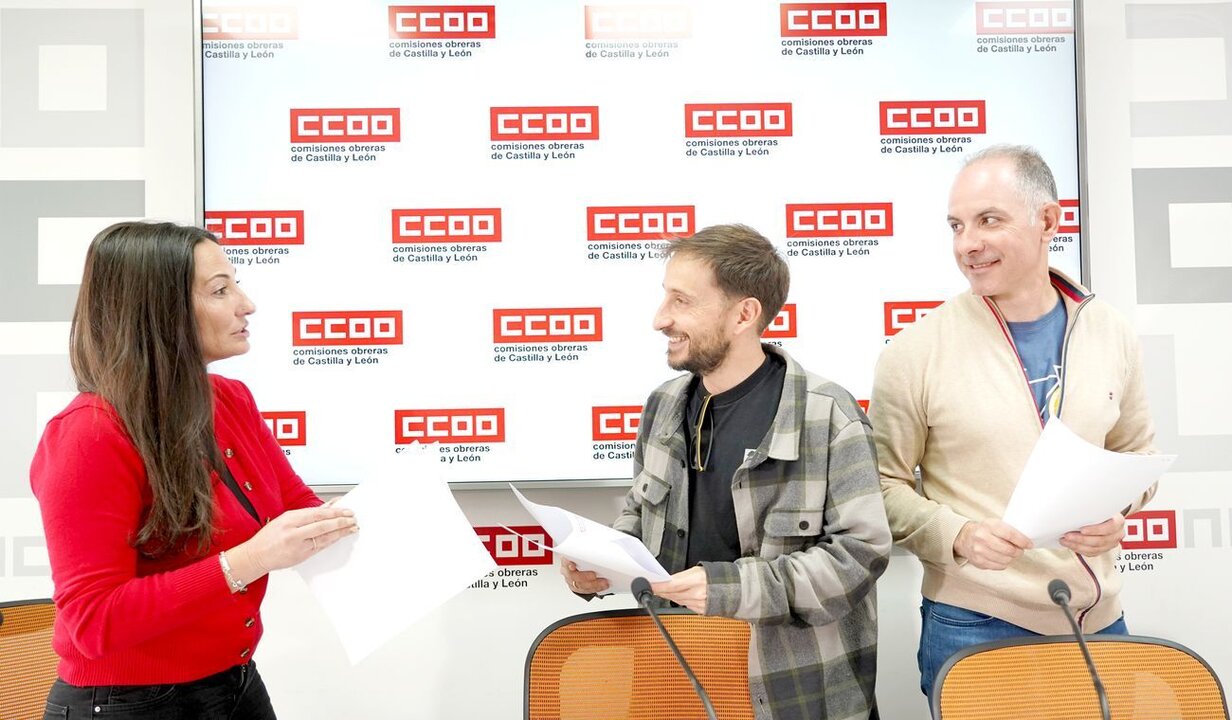 CCOO presenta propuestas para una nueva regulación del personal de ?rea de Sacyl. Intervienen Gonzalo Fermoso, del equipo de acción sindical de la Federación de Sanidad y Sectores Sociosanitarios CCOO Castilla y León; Dulcinea Álvarez, enfermera de Área y Delegada de FSS-CCOO, y Jesús Méndez, enfermero de Área y Delegado de FSS-CCOO.