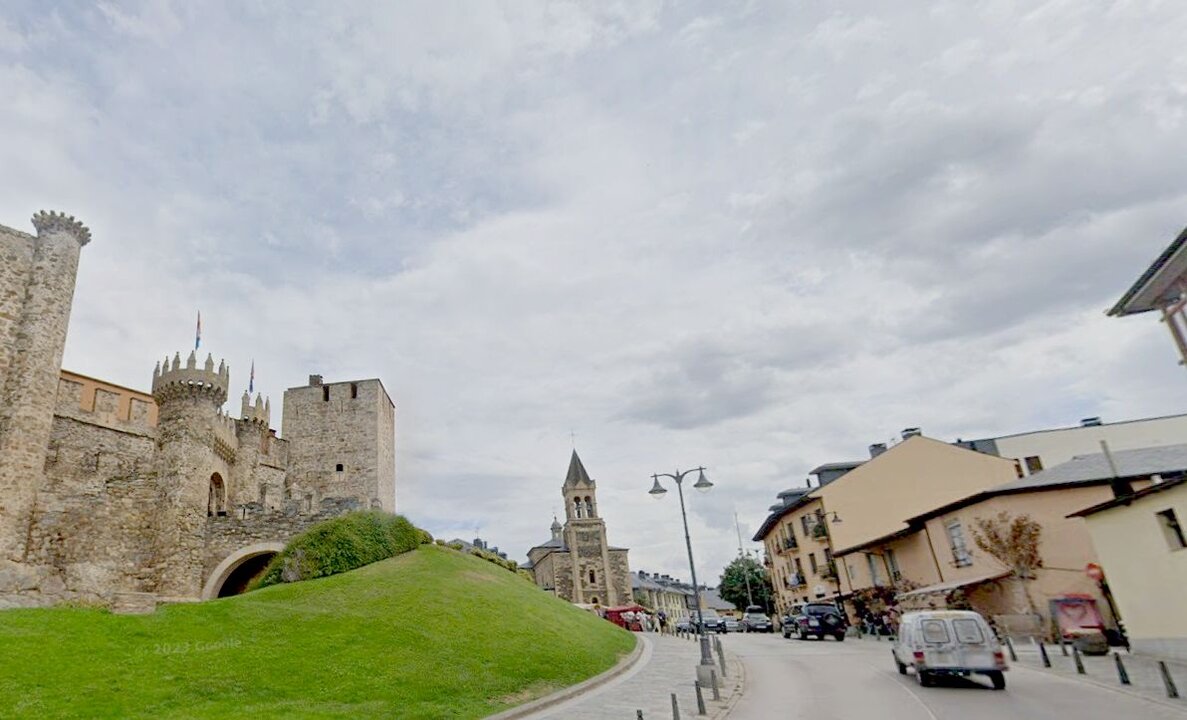 Imagen de la Avenida del Castillo de Ponferrada.