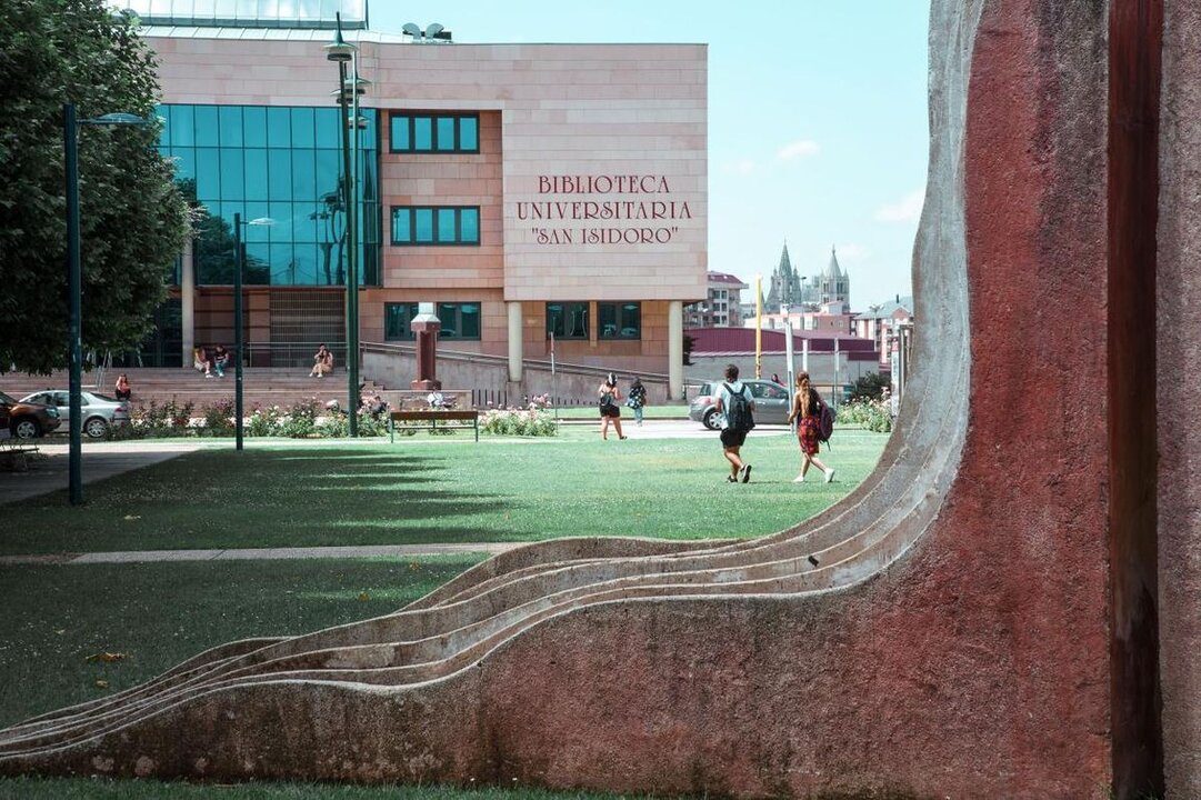 La Universidad de León por la que se convoca el concurso de acceso a siete plazas de cuerpos docentes universitarios en la categoría de catedrático de universidad.