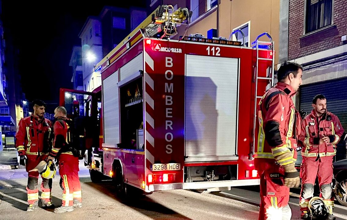 Bomberos León, en el lugar de la intervención. Foto: Bomberos León