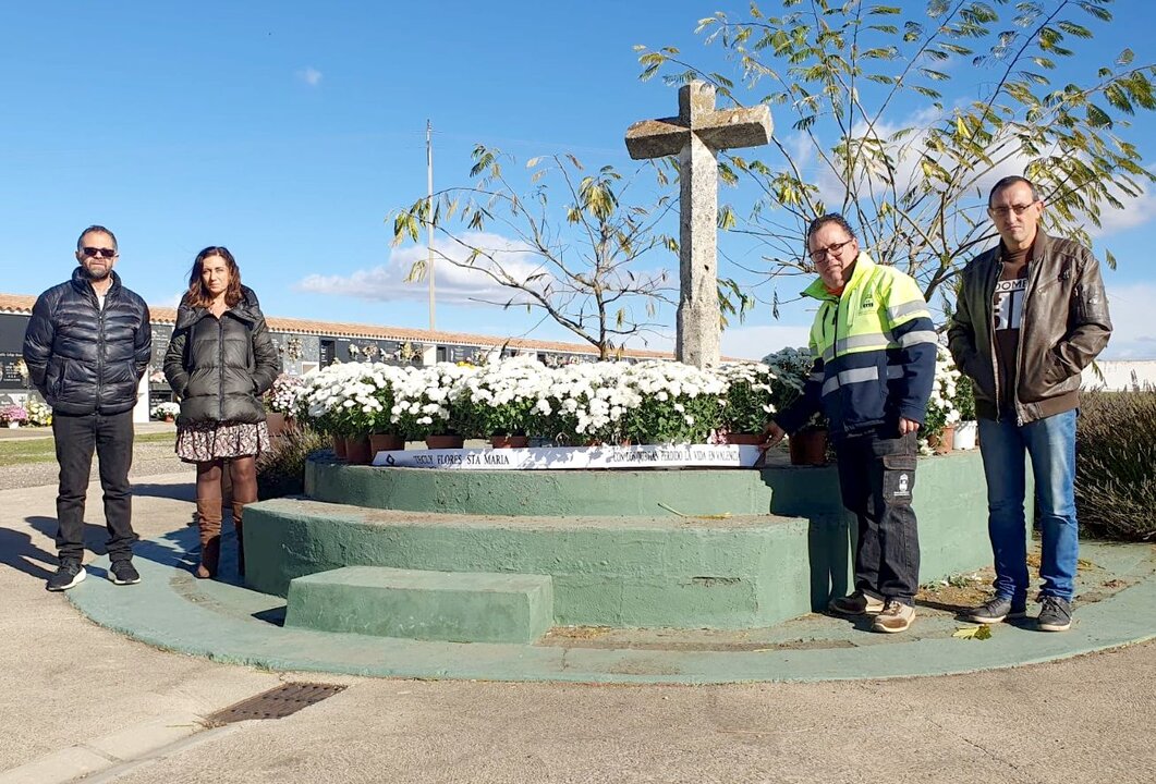 El Ayuntamiento de Santa María del Páramo ha querido homenajear en el cementerio municipal a todos los fallecidos, y especialmente a todas aquellas personas que han perdido la vida en Valencia.